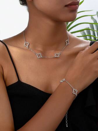 1 件镂空水钻四叶草吊坠项链和 1 件配套手链套装，复古欧式风格，适合女性情人节、妈妈、母亲、母亲节、礼物