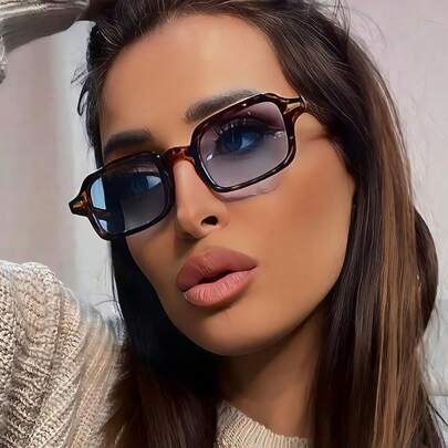 1副小方框铆钉豹纹休闲优雅高端时尚眼镜，女士撞色波西米亚风，营造夏日海滩度假、户外旅行的休闲氛围，也适合返校季佩戴。