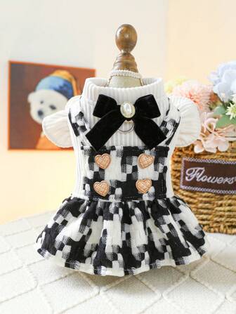 1 pieza Ropa para mascotas, Ropa para perros/gatos, Nueva llegada de otoño/invierno, Vestido cuadriculado con forma de corazón cálido - Negro y Blanco