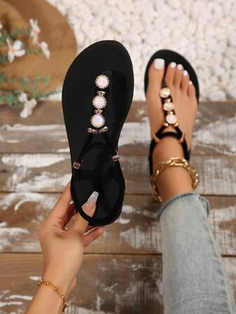 New Fashion Women Slippers, Casual Roman Style Slip-On Sandals In Black, Beige, Brown; Solid Color Woven Comfortable Beach Sandals; Blogger Recommended Thick-Sole Sandals; Summer Beach Shoes; Elegant Buckle Low Heel Round Toe Slides; Odor-Resistant Non-Slip Leather Beaded Decor Simple Outdoor Slippers; Versatile Flat Slip-On Women Flat Sandals