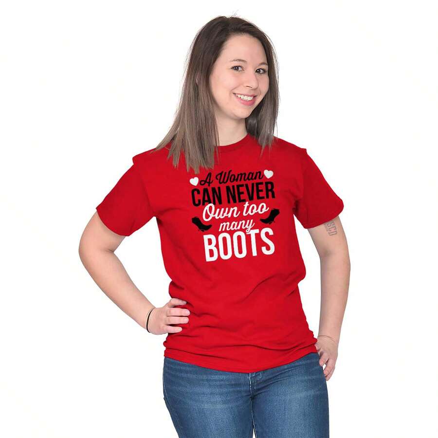 BRISCO BRANDS Country Girl Womens Graphic Tee Shirt Cute Southern Saying Western Quote A Woman Can Never Own Too Many Boots Ladies Casual Fashion Cotton Printed Short Sleeve Crewneck Tshirt - 紅色 - 查看 1