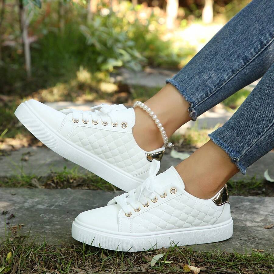 Women's Soft-Sole Casual Sneakers, Versatile Sports Shoes, Comfortable Flat Fashion Bread Shoes, Unique Personalized, Suitable For Spring, Summer And Autumn - White - View 1