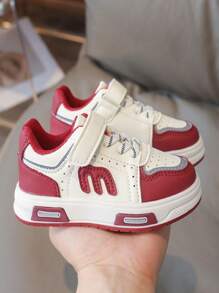 Dziecięce buty sportowe z kolorowymi literami, miękkie i wygodne, odpowiednie do noszenia na zewnątrz i na co dzień, na cztery pory roku