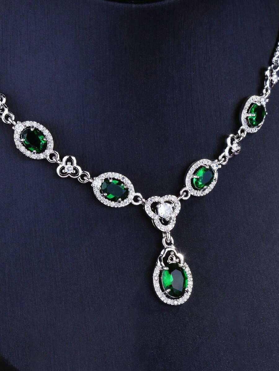 The New Emerald Set Chain Simulates The Sky Blue Topaz Necklace ...