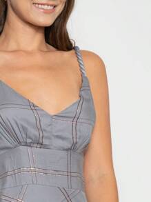 Vestido midi com saia de camadas em xadrez grid