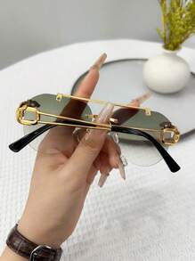 1副男女通用多边形金属框时尚眼镜，适合旅行、摄影、海滩等场合，打造街头风格，可搭配毛衣、夹克、卫衣、连帽衫、皮裤和工装裤，是夏季海滩度假、户外活动和旅行的理想之选。 - 彩色 - 查看 2