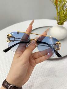 1副男女通用多边形金属框时尚眼镜，适合旅行、摄影、海滩等场合，打造街头风格，可搭配毛衣、夹克、卫衣、连帽衫、皮裤和工装裤，是夏季海滩度假、户外活动和旅行的理想之选。 - 彩色 - 查看 9