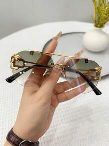 1副男女通用多边形金属框时尚眼镜，适合旅行、摄影、海滩等场合，打造街头风格，可搭配毛衣、夹克、卫衣、连帽衫、皮裤和工装裤，是夏季海滩度假、户外活动和旅行的理想之选。 - 彩色 - 查看 10