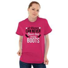 BRISCO BRANDS Country Girl Womens Graphic Tee Shirt Cute Southern Saying Western Quote A Woman Can Never Own Too Many Boots Ladies Casual Fashion Cotton Printed Short Sleeve Crewneck Tshirt - 赫蕉 - 查看 1