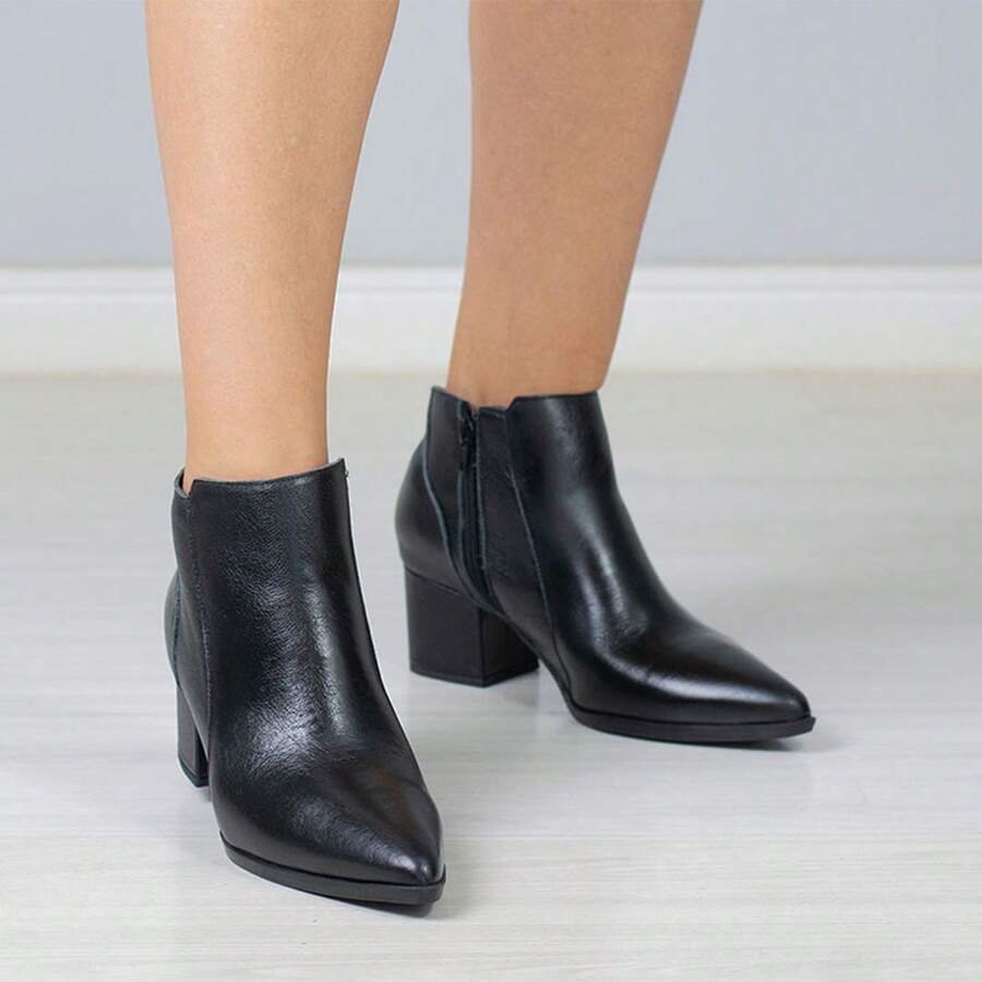 Medium Heel Boot Goes With Everything - 黑色 - 查看 1