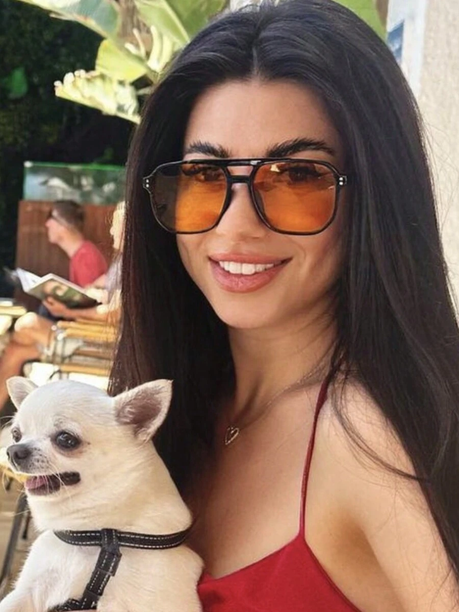 1副方形大框女士时尚眼镜，铆钉装饰，街头时尚眼镜，适合日常出行和夏季海滩度假、户外活动和旅行。 - 珊瑚橙 - 查看 1