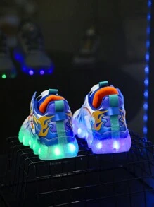 GUANGLAN Scarpe luminose ricaricabili per ragazzi - scarpi sportivi multicolore a luce lampeggiante con motivi di luci animate, scarpe da corsa traspiranti in rete con suola antiscivolo e soletta in memory foam, scarpe da atletica leggera con luci per bambini per giocare di notte, sport, feste, passeggiate, festival, regalo perfetto per compleanno, Natale, Ognissanti (scarpe luminose ultra confortevoli e flessibili per bambini) - Blu - Visualizzare 6