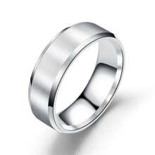 Anillo de acero de titanio mate de 8MM con biselado doble, anillo de acero inoxidable brillante y mate de acero de titanio con decoración "Te amo"