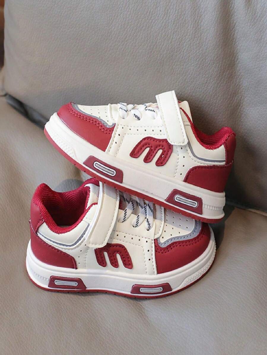 Dziecięce buty sportowe z kolorowymi literami, miękkie i wygodne, odpowiednie do noszenia na zewnątrz i na co dzień, na cztery pory roku