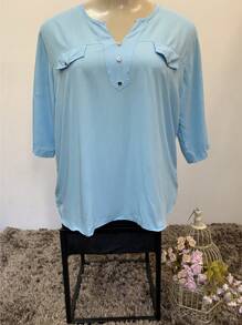 WOMEN'S PLUS SIZE VISCOSE BLOUSE WITH BUTTON DETAIL (Fits Up To Size 48) - 淺藍色 - 查看 1