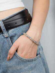 [VE] 1 件高品质天然灰月光石手链 - 佩戴灰月光石可改善情绪状态，缓解压力和焦虑，有助于改善睡眠质量，还能提升个人魅力和优雅。适合女性日常佩戴，送给朋友、姐妹、同学的生日礼物。天然宝石颜色随机。