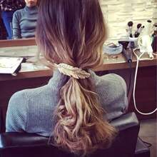 Ein Set mit mehrfarbigen Federn Haarclips - handgemachtes Quasten Accessoire mit westlichem, ätherischem Charme, Federn Haarclips, (Einige Accessoire Farben werden zufällig versendet, zum Beispiel ist die Farbe der Perlen an den Federn zufällig, der Pressenstil und die Blattform des Haarclips sind zufällig, was das normale Tragen nicht beeinträchtigt), Schulsachen