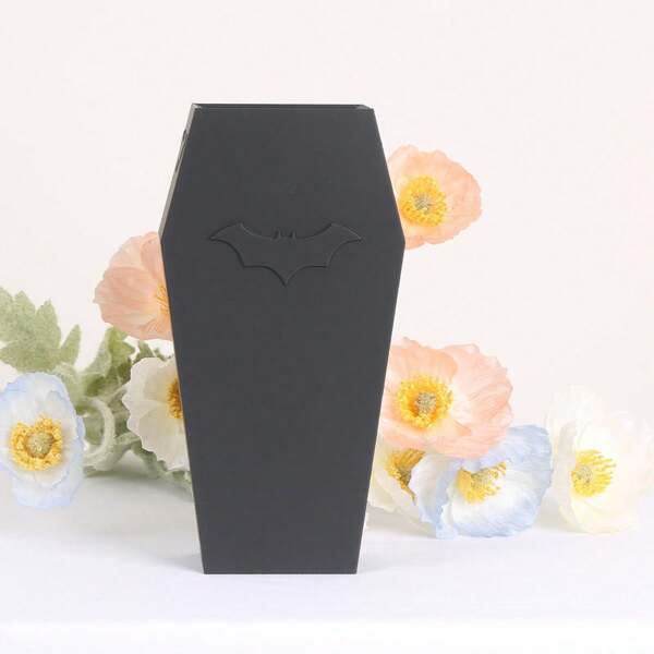 1 Piece, Gothic Style Vase, Bat Pattern Vase. Dried Flowers, Fresh Flowers, Decorative Vases. Modern Home Decor Vases, Suitable For Halloween Home Decor Vases, Wedding Parties, Living Rooms, Offices, Bedrooms, And Home Dining Table Decorations Gifts Birthday Graduation Room Decor Flower Vase Glass Vase