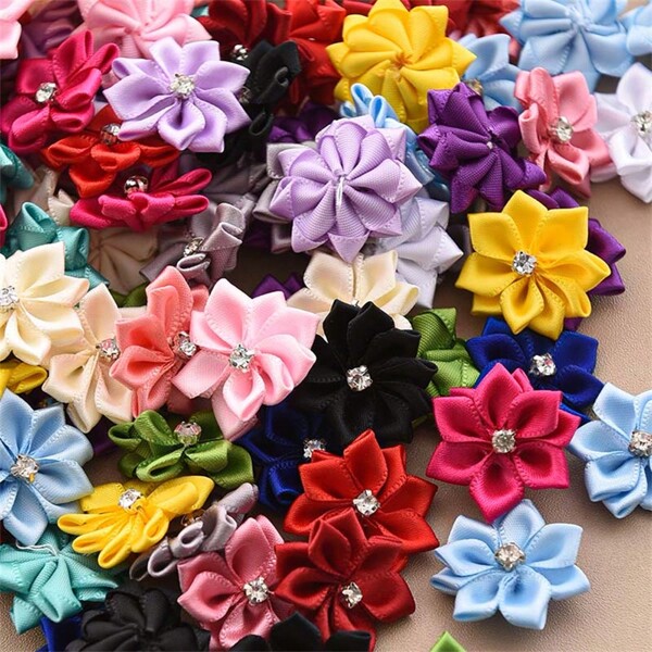 50 Stücke handgefertigter, verzierter Blumen DIY Bekleidungszubehör