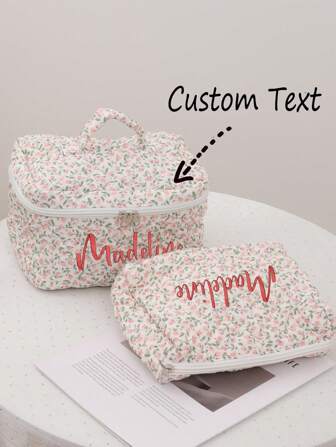 1 st. anpassad sminkväska med broderat namn och dubbelskikt, vintage röd & vit prästkrage blommig quiltad stor handhållen sminkväska, quiltad sminkväska, personlig sminkväska med broderat brev, blommig bärbar, present till vänner, barn, rosa flickor för årsdagar, födelsedagar, jul, helgdagar/semester, skolor, utomhus/picknick/resor/vandringar/sport/klättring