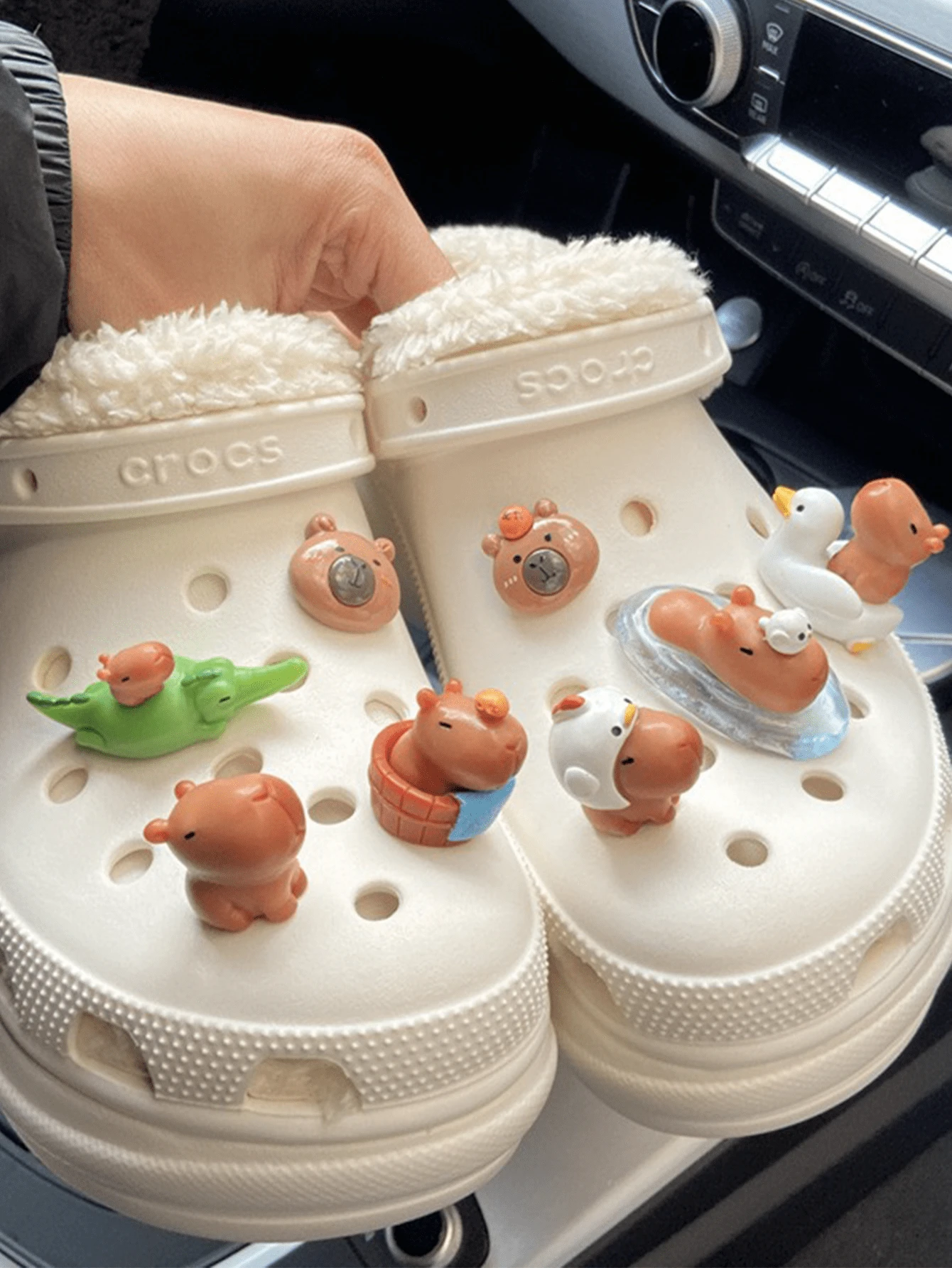 8pcs New Creative Hollow Out Clogs Capybara Strap Charm Decorative Shoes Accessories Cute Cartoon Gift - Multicolor - View 1