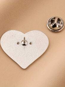 Heart-Shaped "I Love ME" Enamel Pin, Cute Cartoon Letter Brooch, Unisex Fashion Accessory, Versatile Decorative Metal Badge - Black - View 4