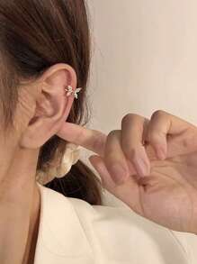 Butterfly Shaped Synthetic Zirconia Copper Clip-On Earrings, Suitable For Any Occasion - Yellow Gold - View 6