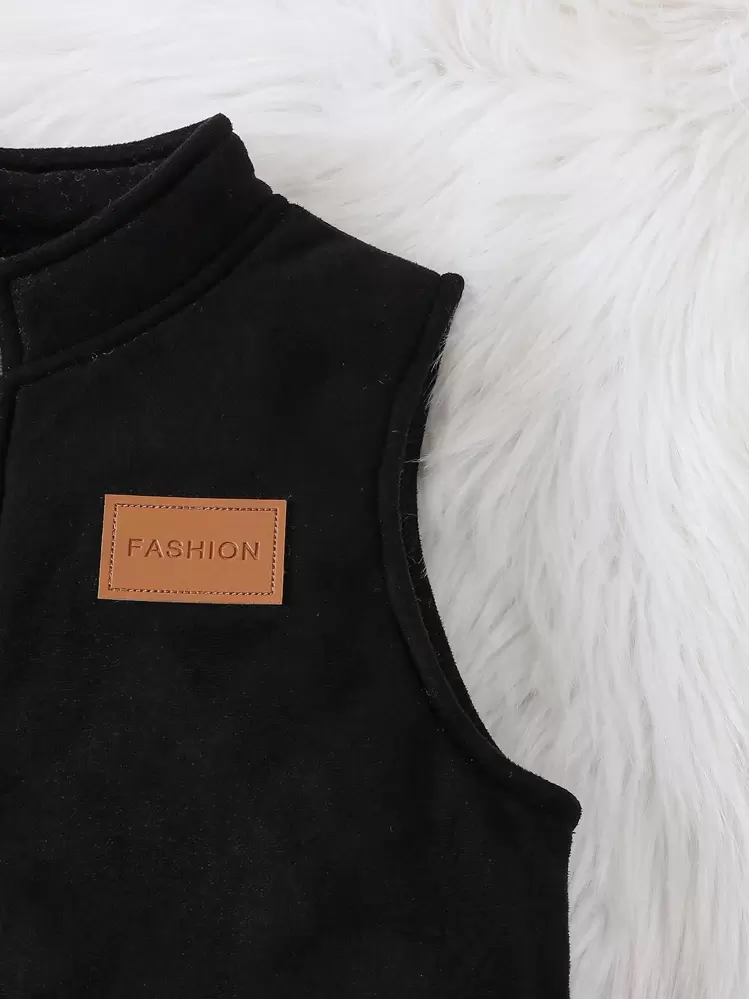Colete Infantil Masculino de Inverno, Casual e da Moda, com Forro de Pelúcia, Zíper e Decoração com Remendo de Couro, Gola Alta Grossa - Preto - Visão 4