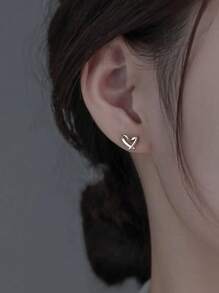 精緻小巧心形耳環，適合日常佩戴，亦可作為情人節送給女友的禮物 - 愛心耳環 - 查看 4