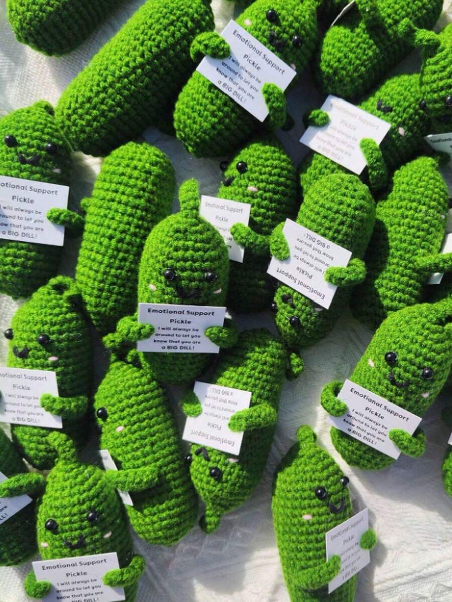 1 件全新情感手工正能量黄瓜装饰，趣味针织黄瓜装饰学校用品，返校