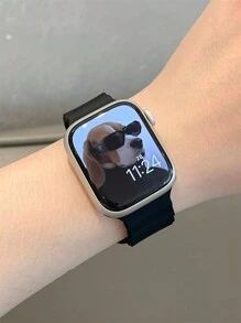 1条星空硅胶运动表带，兼容 42mm、38mm、40mm、41mm、44mm、45mm、46mm、49mm，时尚智能手表替换表带，适用于Ultra2、Ultra SE2、SE 11、10、9、8、7、6、5、4、3、2、1系列，男女皆宜。 - 黑色 - 查看 3