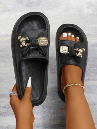 Zapatillas de verano para mujer suaves, ligeras y silenciosas con fondo grueso y lazo de oso, diseño simple y múltiples colores