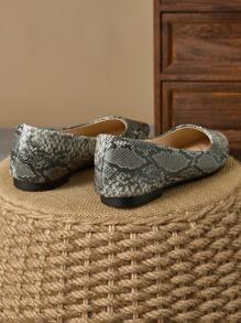 女士尖头平底一脚蹬蛇皮休闲乐福鞋，深灰色，适合春夏秋季 - 深灰色 - 查看 7