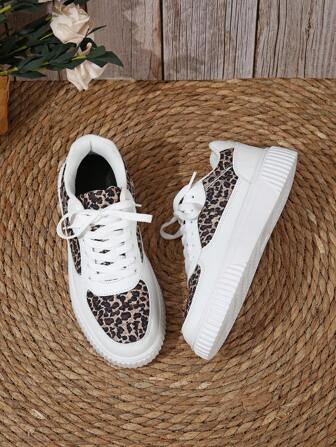 Scarpe da skate con stampa leopardata basse, sneaker da donna, scarpe da tennis, regalo per le vacanze, scarpe da ginnastica con suola bianca spessa e grigia a contrasto, scarpe per studenti, scarpe casual leggere, versatili e confortevoli per le donne
