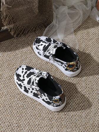 儿童休闲系带鞋、帆布鞋、透气跑鞋、低帮运动鞋。