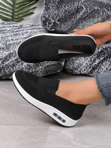 Sapatos esportivos de malha respirável femininos, tênis confortáveis casuais de plataforma, sapatos de caminhada para mães - Preto - Ver 2