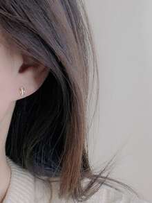 1 Pasang Anting-Anting Perak Sterling S925 yang Indah dan Ringkas dengan Desain Berongga dan Melengkung, Bertatahkan Zirkonia, Cocok Sebagai Hadiah untuk Wanita - Emas - View 2