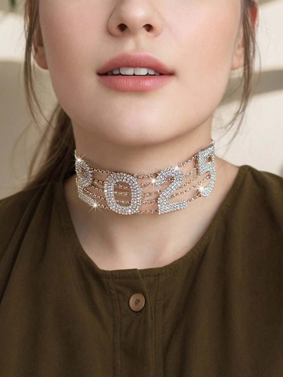 1 pièce Collier exagéré avec numéro 2025 pour la nouvelle année, bijou de mode style ras-du-cou pour fête pour femmes