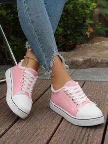 女士圆头休闲帆布鞋，系带设计，鞋面毛边，2026春秋新款校园风，适合日常穿着、居家、通勤、工作等各种场合，四季皆宜，PVC轻便透气鞋底。