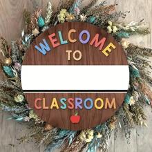 A Classroom Number To Welcome The Start Of School, Customized Classroom Number, Round Wooden Teacher Number, Wooden Class Decoration Card, Round Wooden Hanging Ornament, Wall Art Holiday Decoration, Teacher Gift, And Opening Gift.