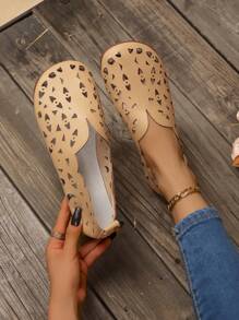 Zuecos de madera calados Geta para mujer, zapatos planos informales transpirables sin cordones, calzado ligero para caminar - Marrón - Ver 6