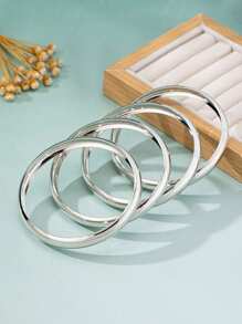4 piezas Juego de brazaletes minimalistas de metal liso, color plateado, accesorios de moda para mujer, aptos para cita, fiesta y estilo callejero