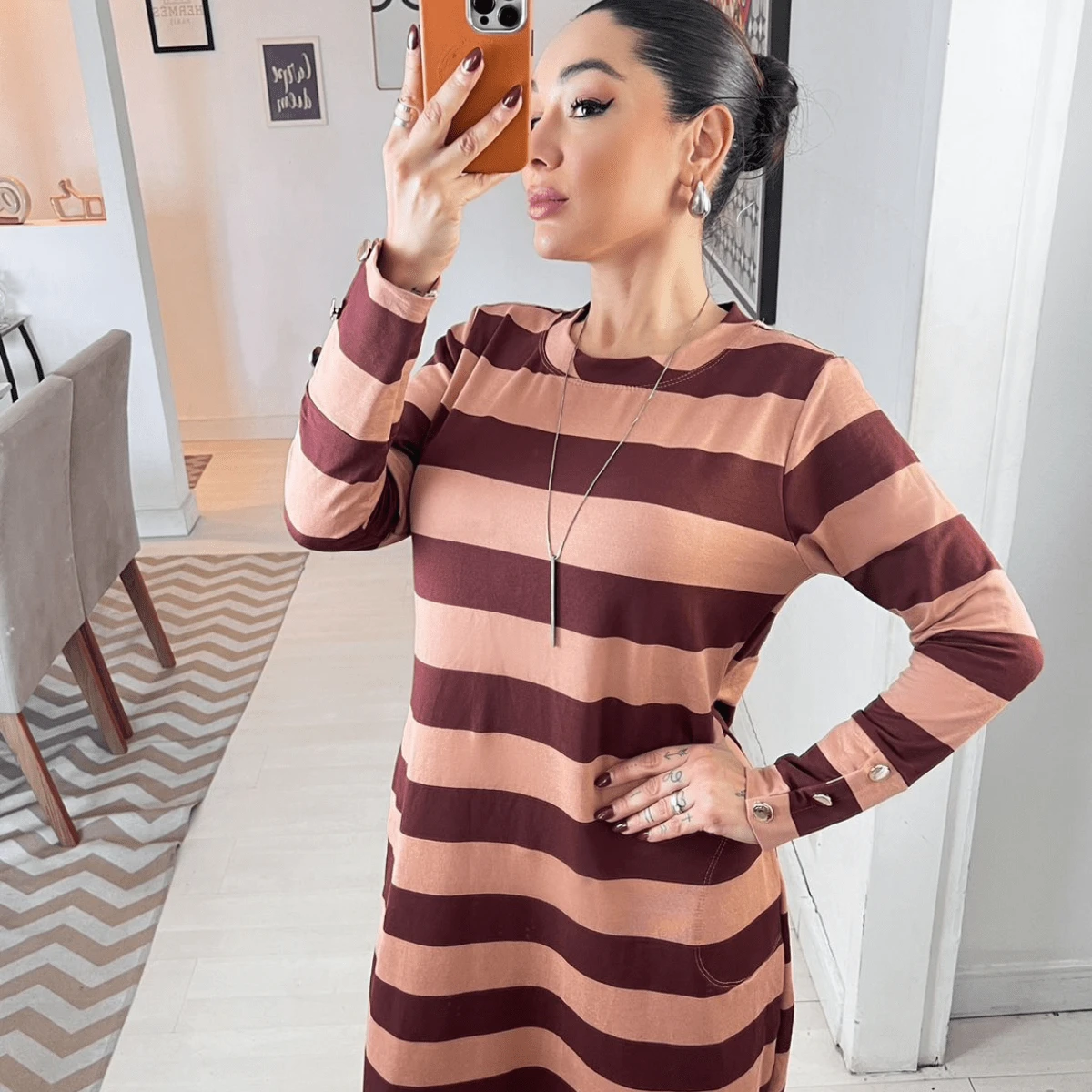 VESTIDO LONDON COM LISTRAS - Marrom - Visão 1