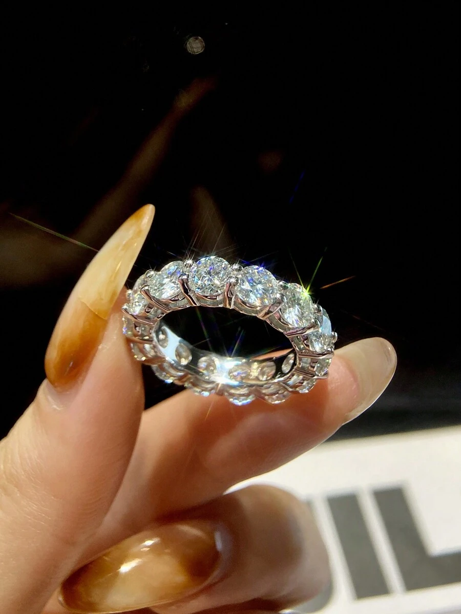 Nhẫn cưới thanh lịch và tối giản