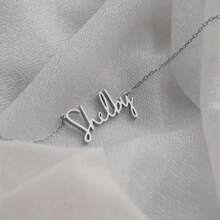 1pc Gold Silver Personalized English Font Name Necklace, Mother's Day Gift, Birthday Anniversary Gift For Friends, Classmates Graduation Christmas Family Gift (English Only) Stylish,Fall Fashion,Casual,Vintage,Old Money,Contracted,Simple Custom,Personalized,Unique Ideal Gifts For Her Girlfriend,Mom,Family,Friends,Daughter,Her,Grandparents For Anniversaries,For Birthdays,For Daily Wear,For Prom,For Mother's Day,For Valentine's Day,For Graduation,For Weddings