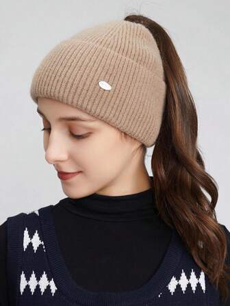 1 件女士针织马尾孔帽，厚实护耳冬帽，时尚马尾孔设计，适合户外活动，秋冬