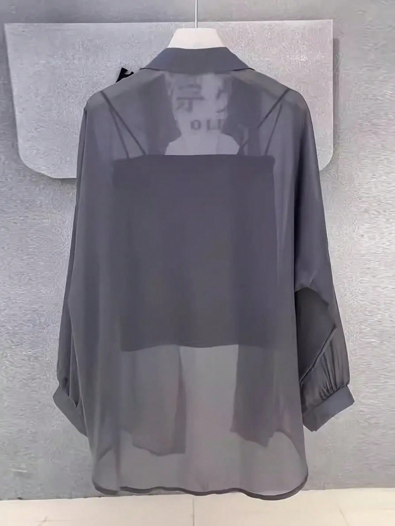 قميص كاجوال للنساء بأزرار أمامية وأكمام قابلة للطي...