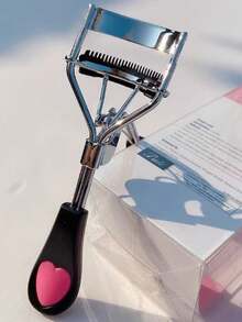 1个心形睫毛夹，带梳子，打造自然卷翘持久的睫毛造型，适合初学者使用的便携式化妆工具