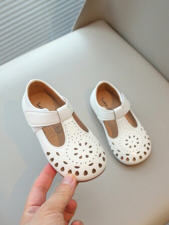 1 双 2025 新款白色镂空透气防臭儿童鞋，女童平底运动鞋，防滑校鞋