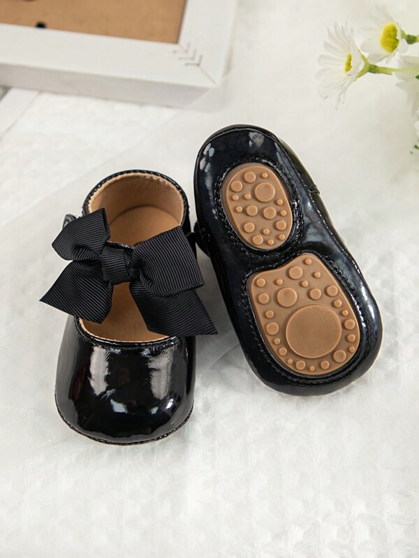 1 paar Baby Baby Meisjes Effen Kleur Vlinder PU Klittenband Ontwerp Zachte zool Lichtgewicht Ademende pre-wandelschoenen, Leuke en zoete prinsesstijl, Geschikt voor lente en herfst, 0-15 maanden